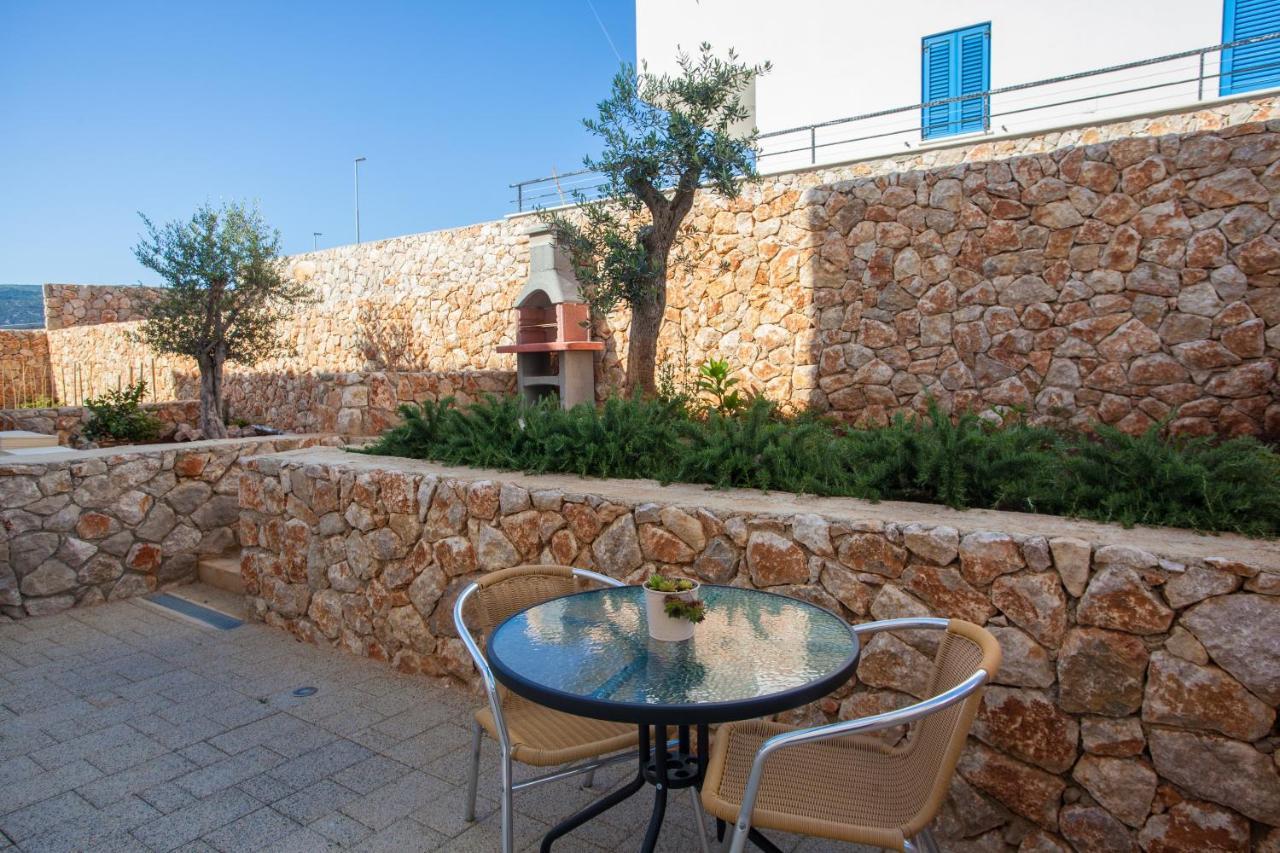 Apartman Madonnina Cres Luaran gambar