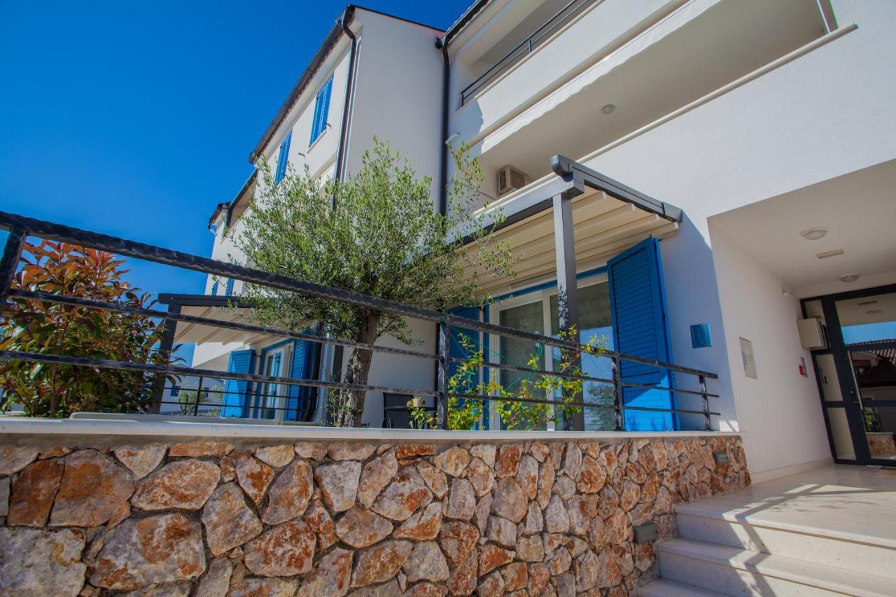 Apartman Madonnina Cres Luaran gambar