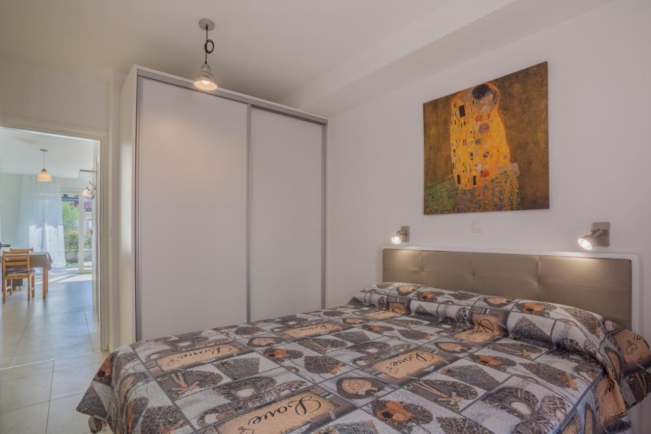 Apartman Madonnina Cres Luaran gambar