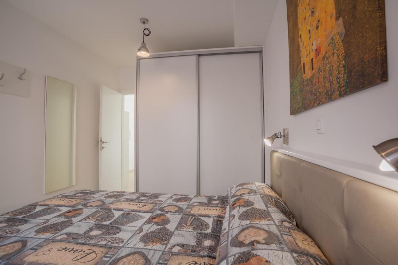 Apartman Madonnina Cres Luaran gambar