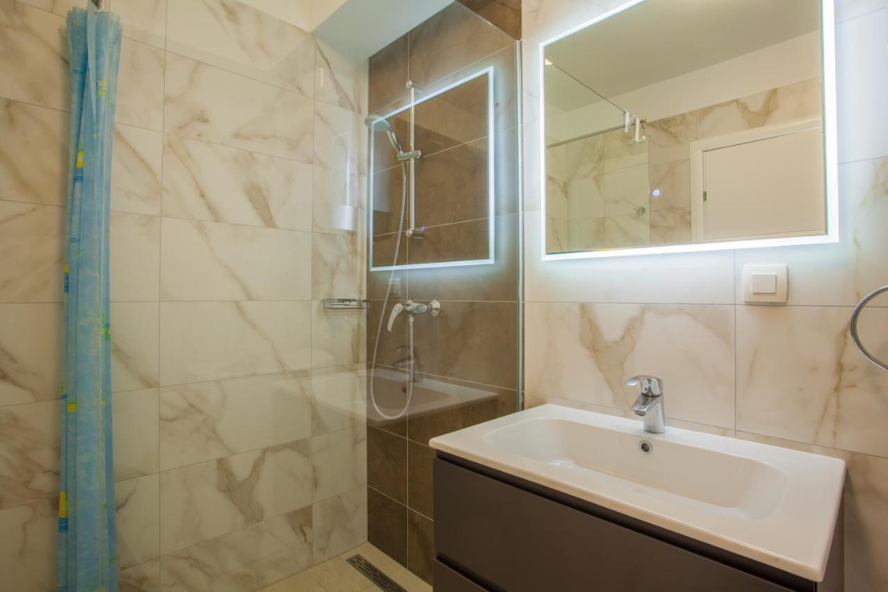 Apartman Madonnina Cres Luaran gambar